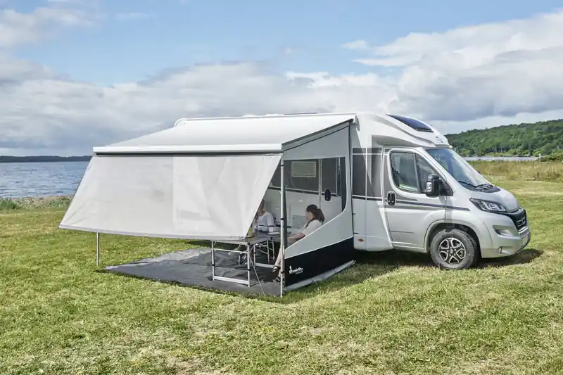 Zertifiziert Frontnetz-SHADE 400 – Optimaler Sonnenschutz für Wohnmobil-Markisen