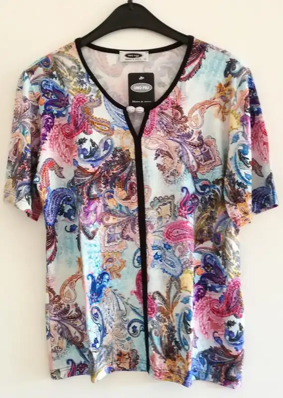 UNO PIU Damen Shirt Paisley mit Ausschnittverzierung Schneller Versand