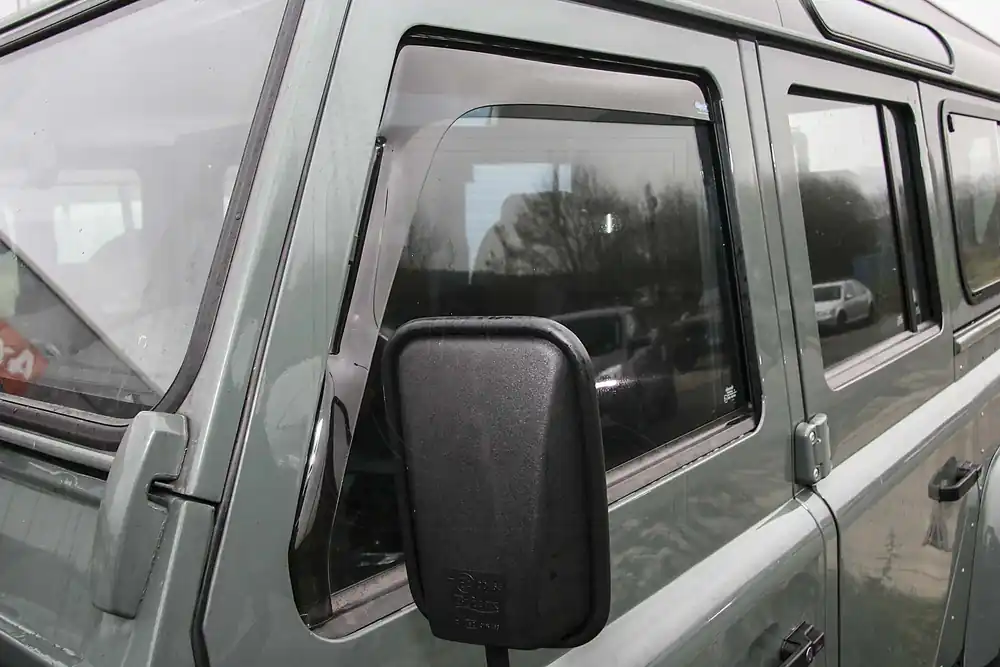 Direktkauf Windabweiser ClimAir Land Rover Defender bis MY 2016, Vorne