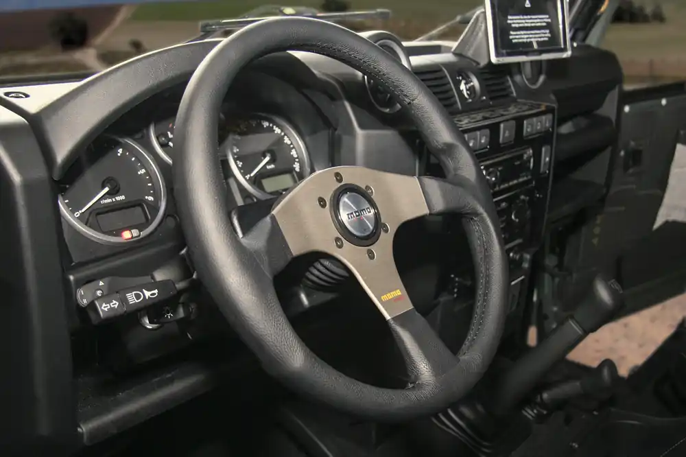 MOMO Lenkrad TUNER mit silberner Speiche, mit TREKFINDER Lenkradnabe Must-Have