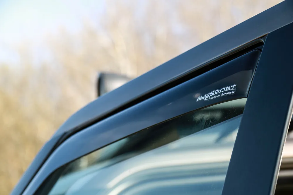 Ausverkauf Windabweiser ClimAir Land Rover Discovery 3 und 4, Vorne