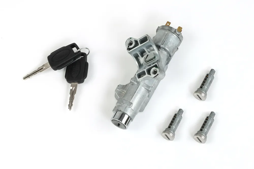Sonderangebot Schlosssatz mit Lenkradschloss, 3 Zylinder und 2 Schlüssel für Defender TD4, MY ca. 2002-2016