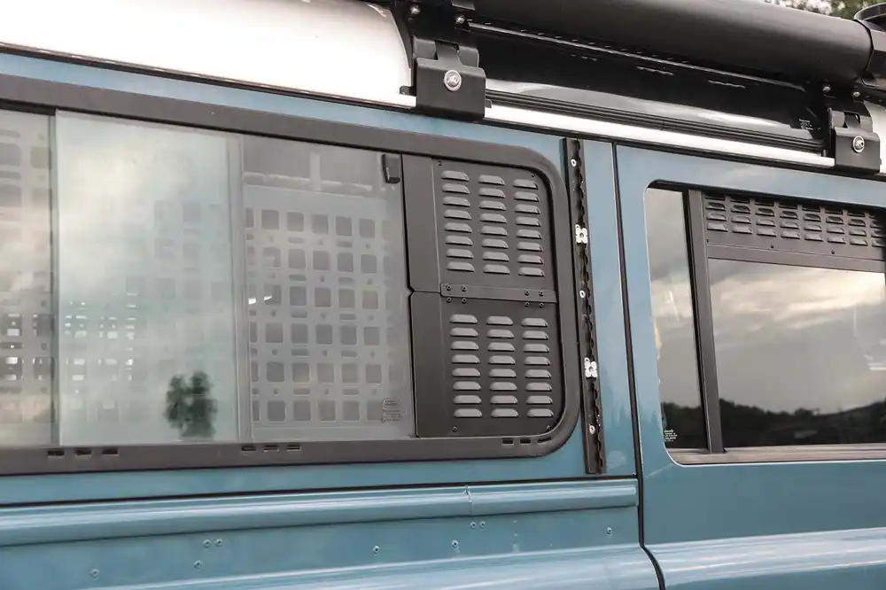 Versand Am Gleichen Tag Nakatanenga Lüftungsblech hinten rechts - Land Rover Defender, bis Baujahr 2016, Schiebefenster Kofferraum, 3 Schlitze
