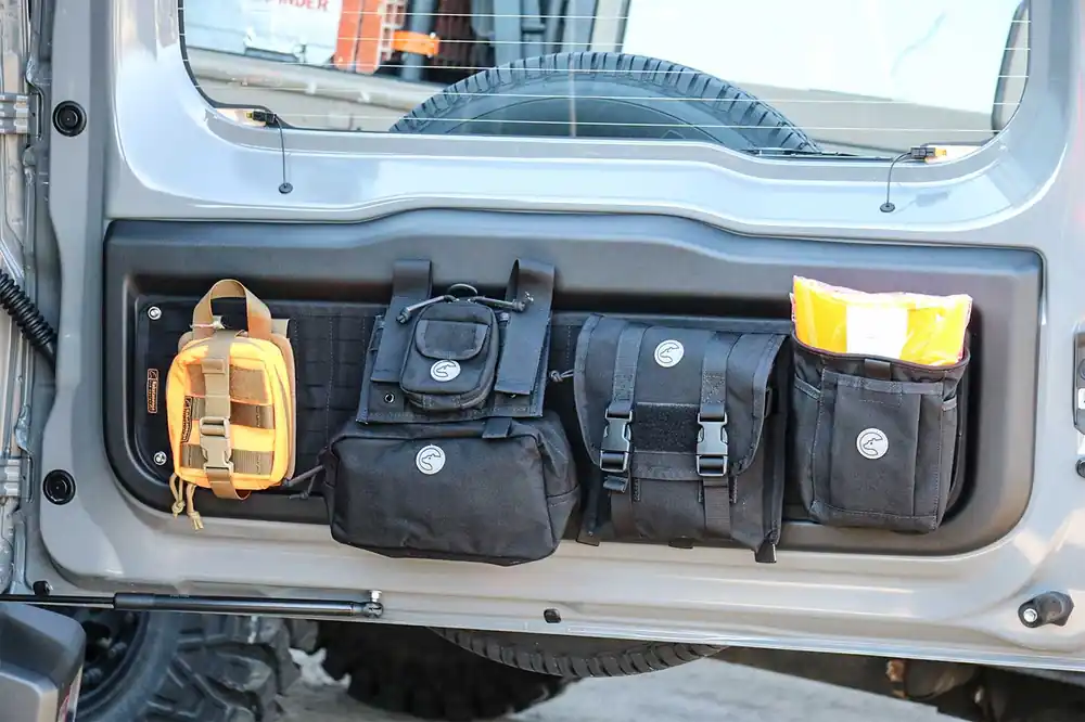 Sonderangebot Tailgate Organizer für UNIVERSAL-Hecktürensystem mit 5 MOLLE Taschen, 2 Größen